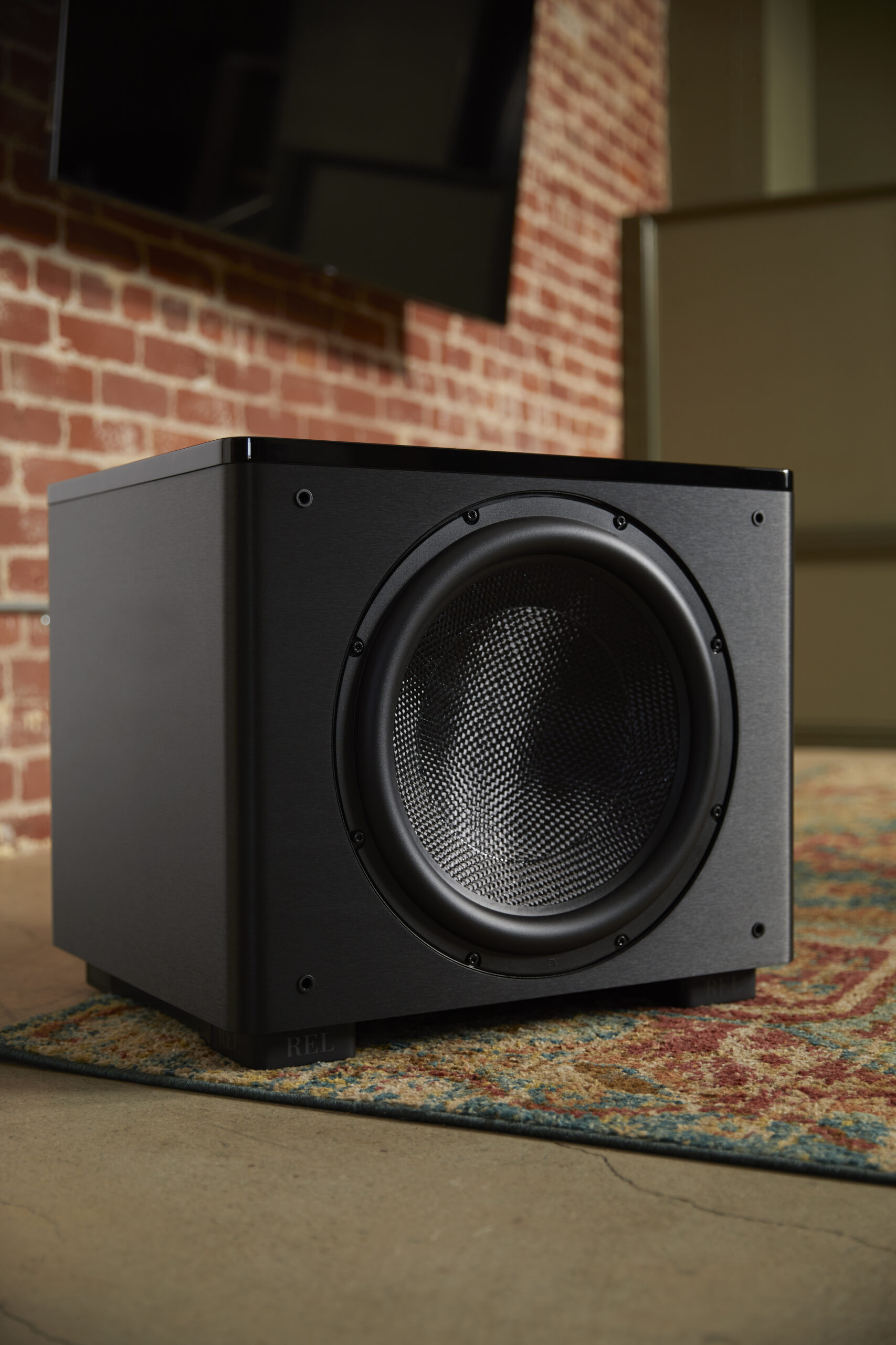 REL Subwoofer HT/1510 MKII Predator 1000 Watt RMS Klasse-D, 20Hz -6dB, 15” CarbonGlas woofer in hoogglans zwart of wit - Afbeelding 9