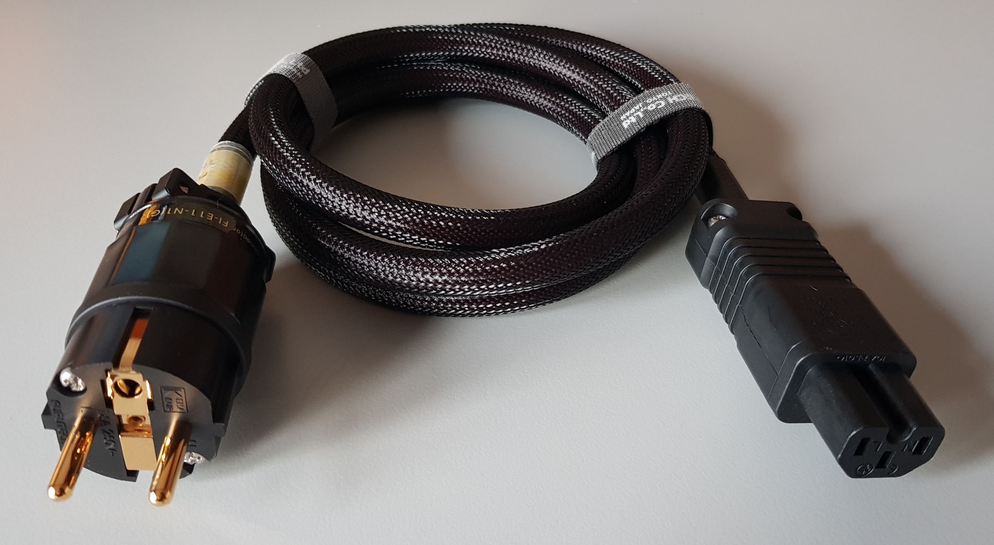 Furutech The Roxy Voedingskabel Slim-line Power-series met verzilverde geleiders 1.5 meter - Afbeelding 4