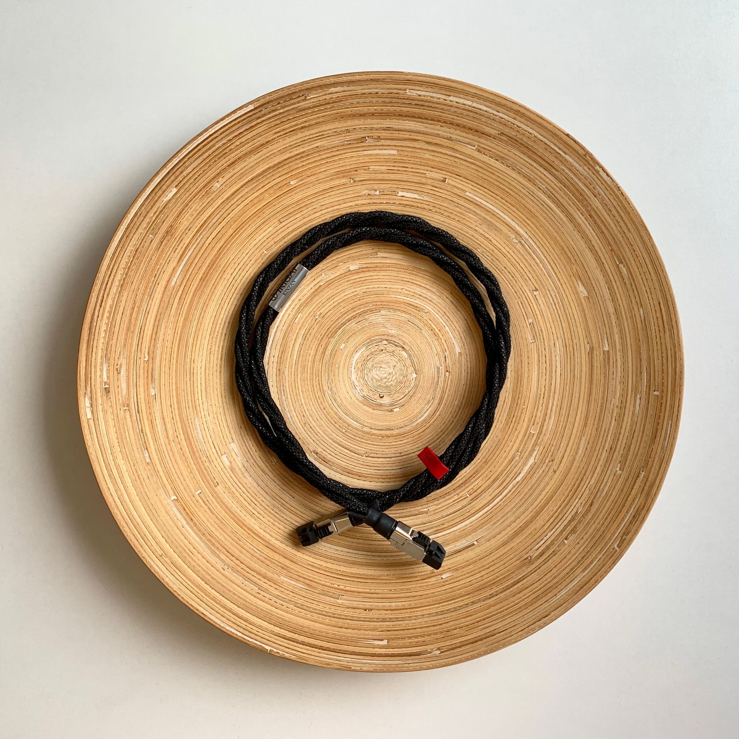 IKIGAI Audio KINZAN 100Mbit ethernetkabel met 8 puur zilveren 5N monokristal geleiders 5 verschillende EMI/RFI afschermingen en aardingssysteem vanaf 1,0 meter - Afbeelding 2