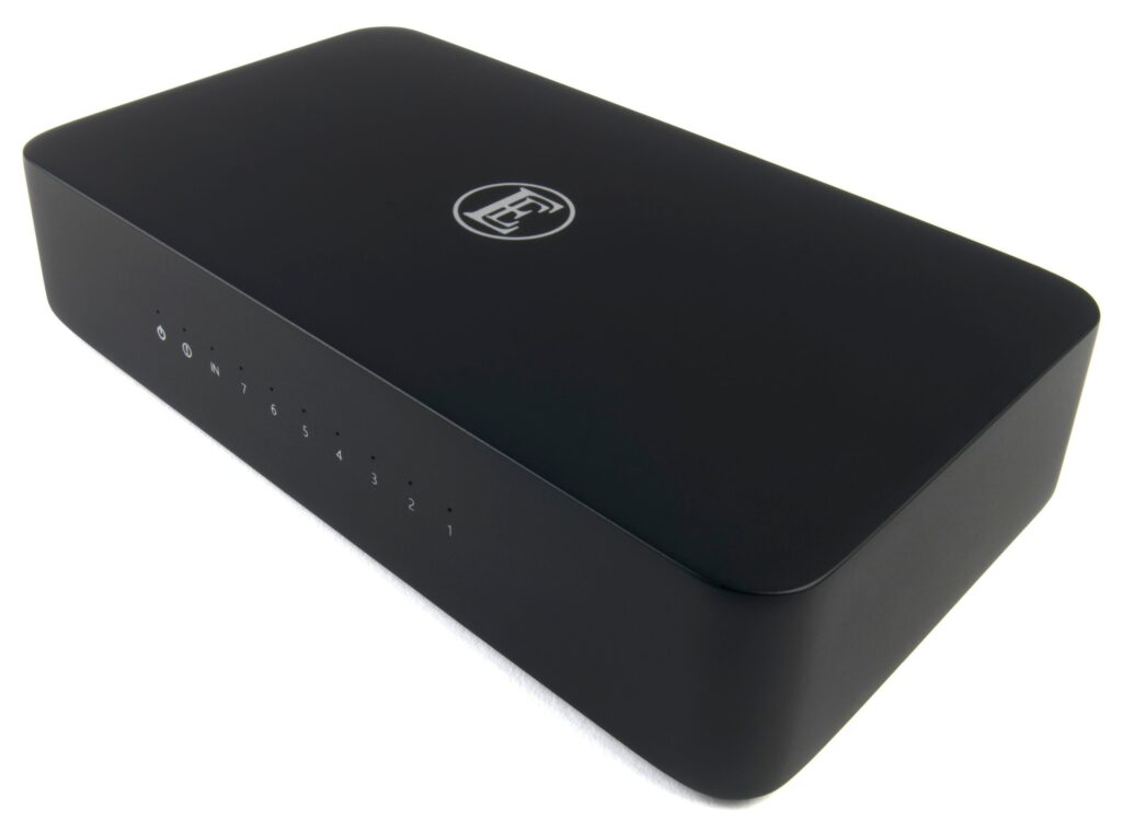 English Electric EE8 8-poort Gigabit Streaming Netwerk Switch inclusief Chord Company C-Stream 0,75 cm. netwerkabel t.w.v. € 89,00.